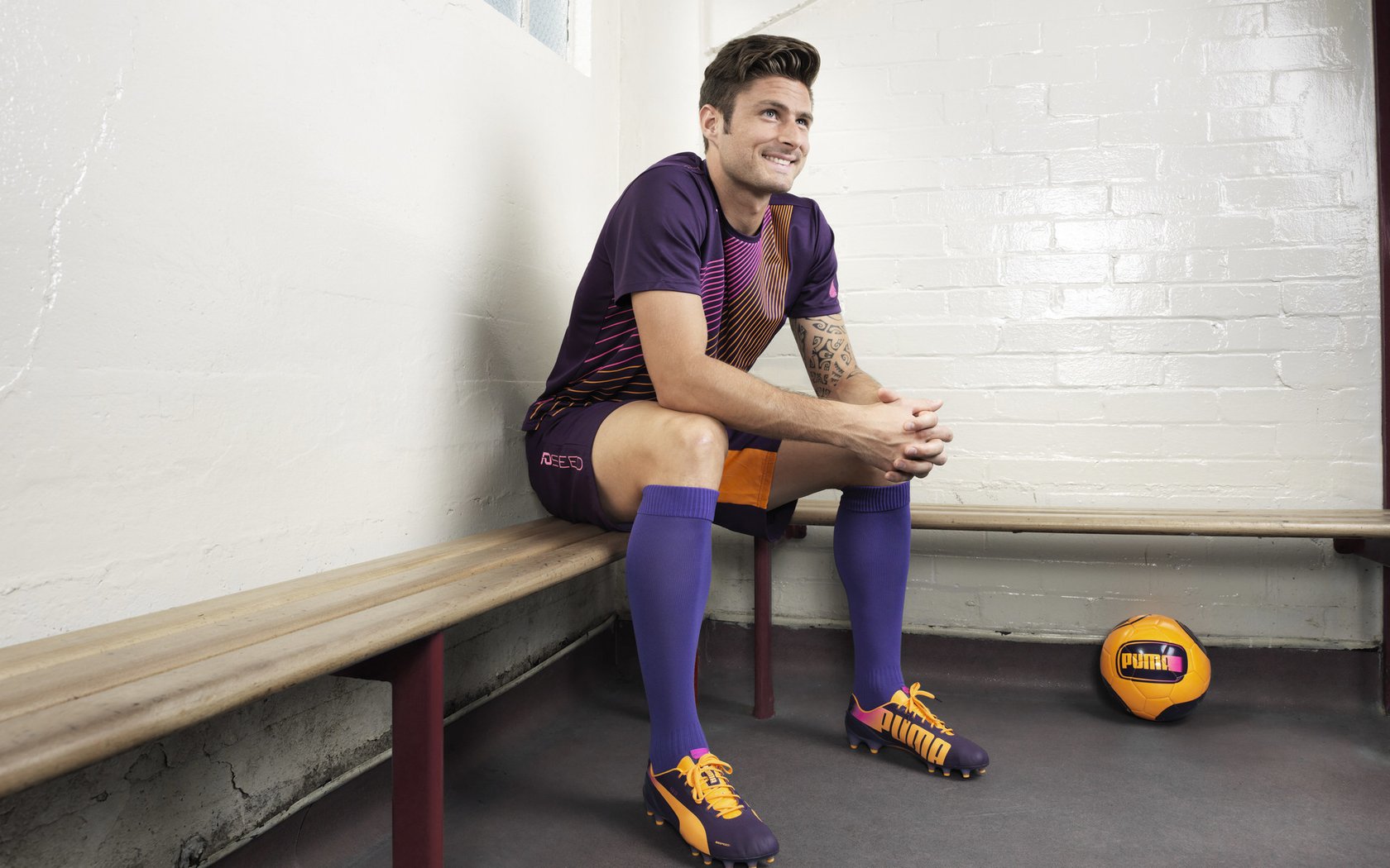 孙兴慜赛后谦逊发言登热搜，费内巴切爆冷AC米兰引发热议的简单介绍